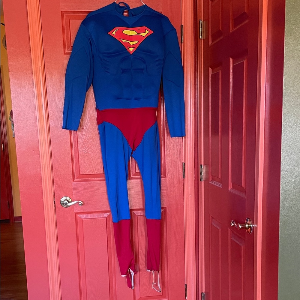 Superman Costume with cape & belt by Rubie’s Costume Company - Unisex - Medium